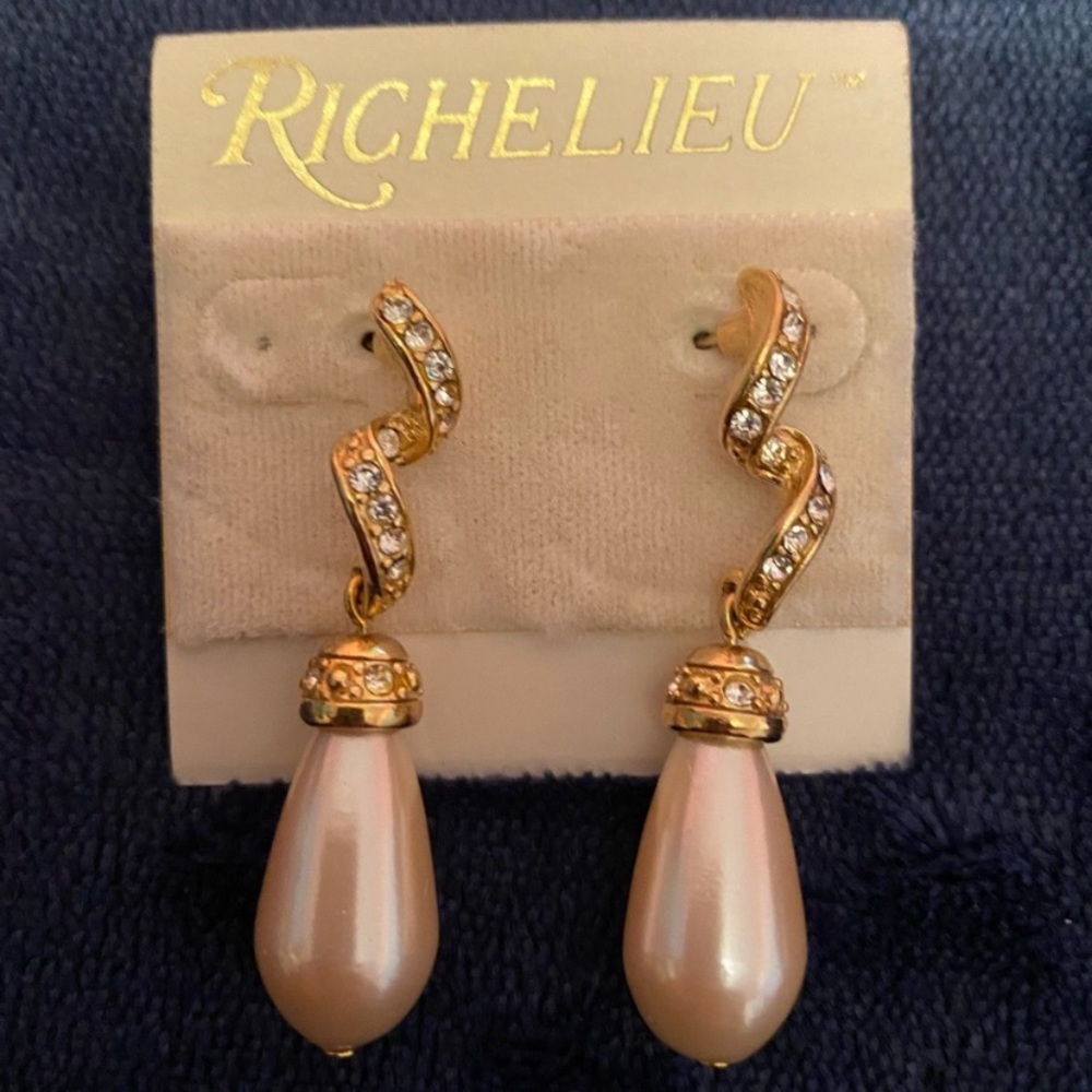 Richelieu Drop Faux Pearl Earrings